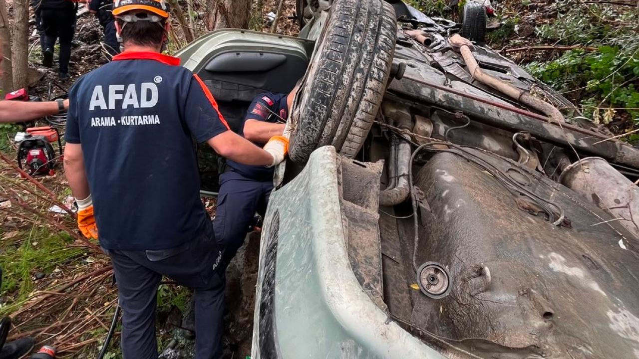 Otomobil dereye uçtu: 1 çocuk hayatını kaybetti, 4 kişi yaralandı