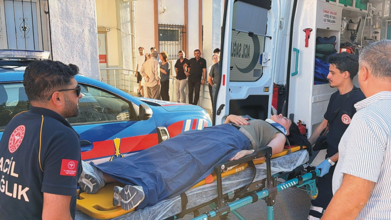 Adıyaman’da turistleri taşıyan minibüs şarampole devrildi: 13 yaralı